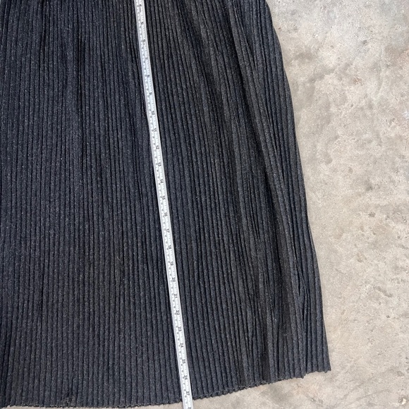 Pleated Zara midi skirt - Picture 5 of 7